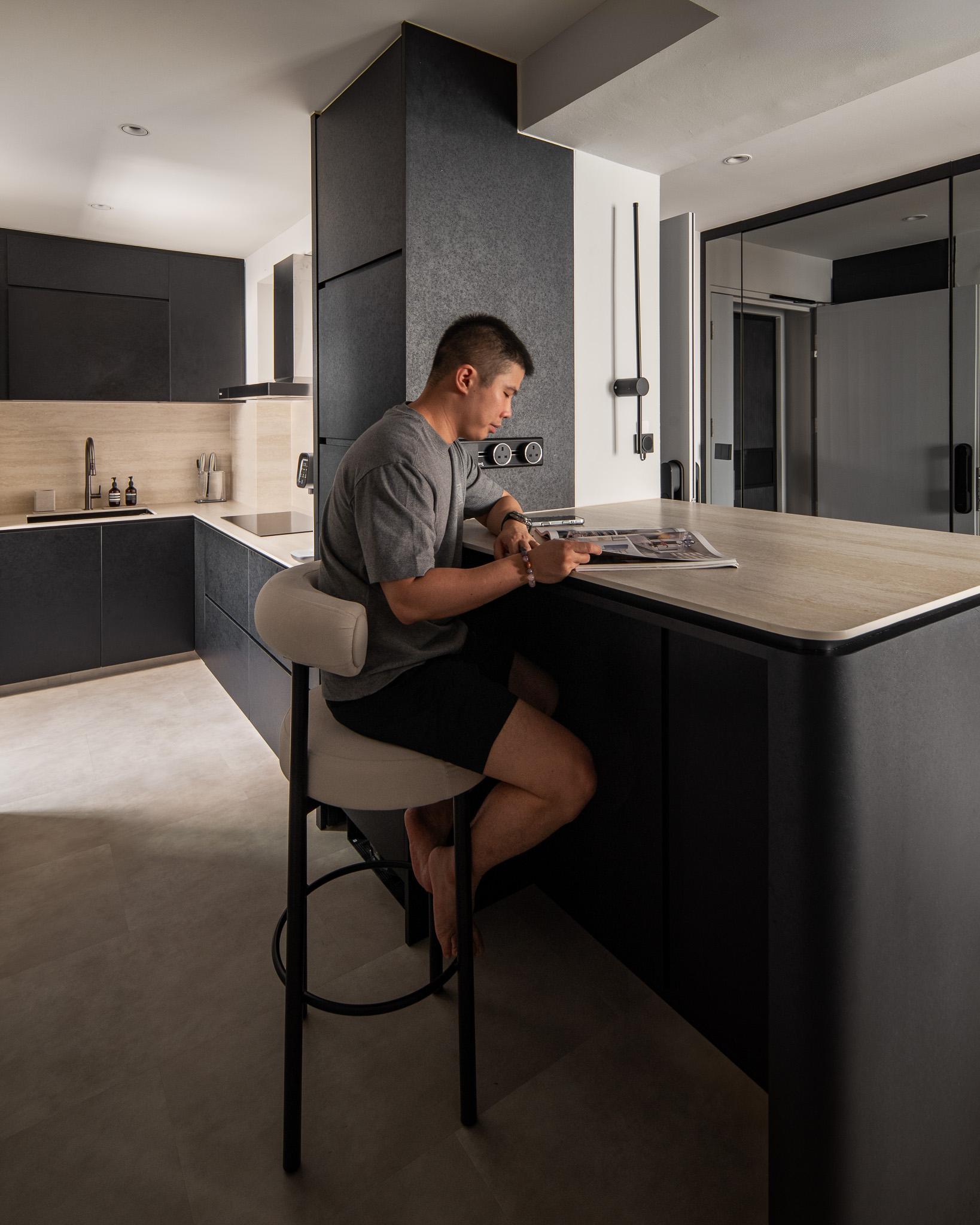 Modern Kitchen with Kitchen Island and Open Kitchen