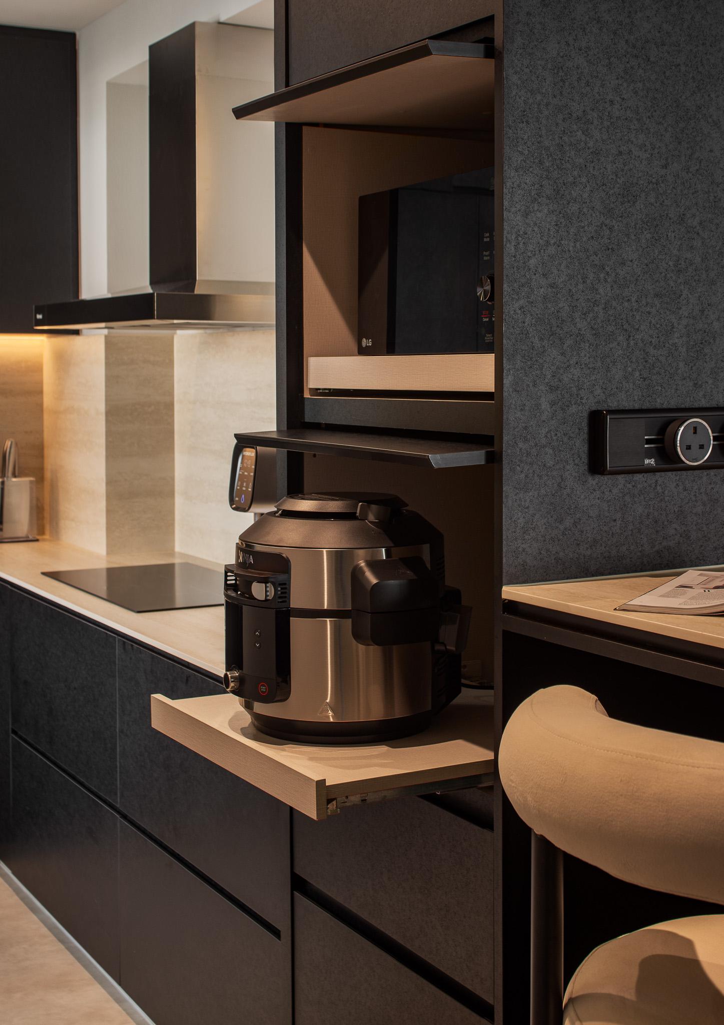 Modern Kitchen with Countertop and Open Kitchen