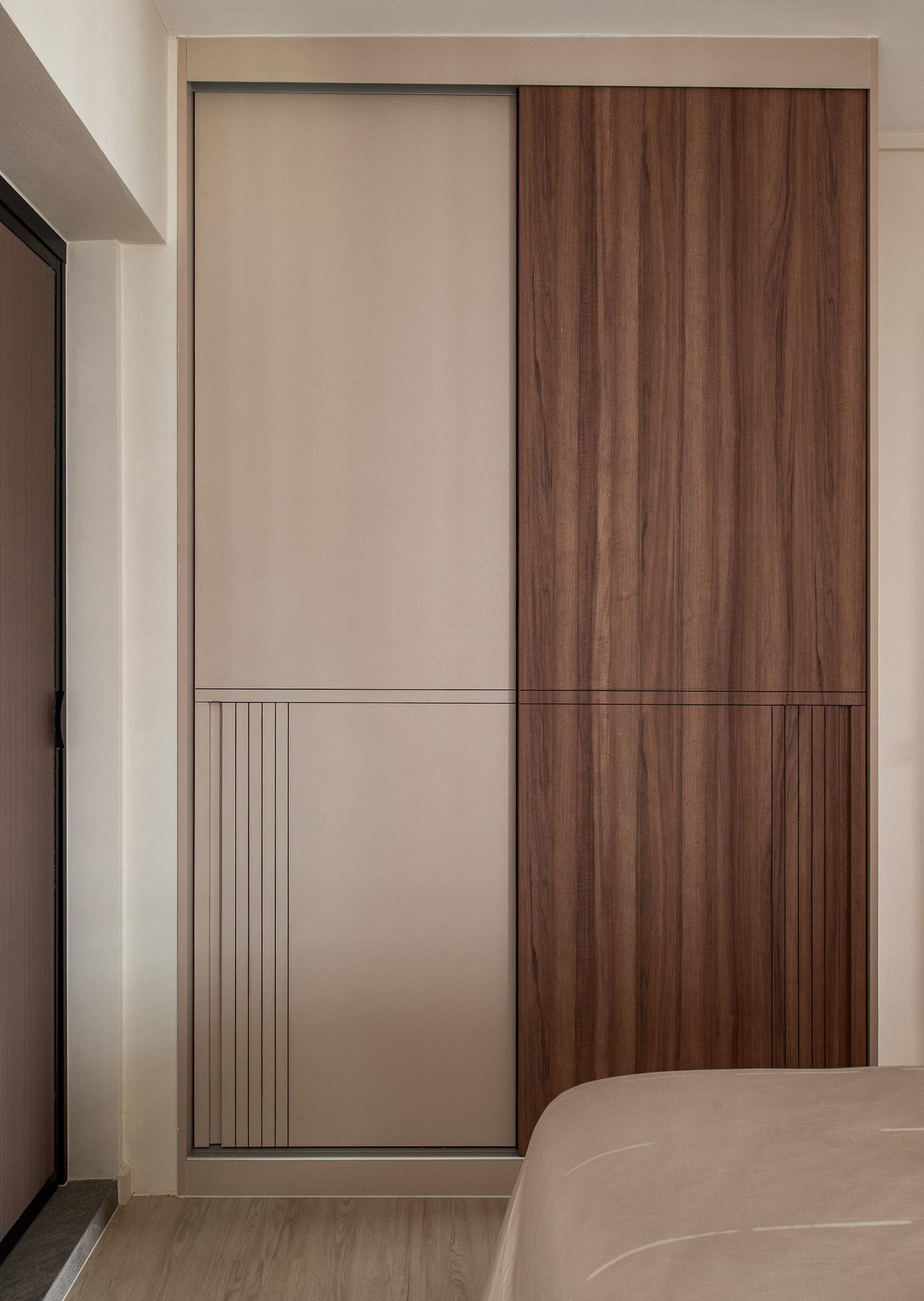 Contemporary Bedroom with Vinyl Flooring and Wardrobe