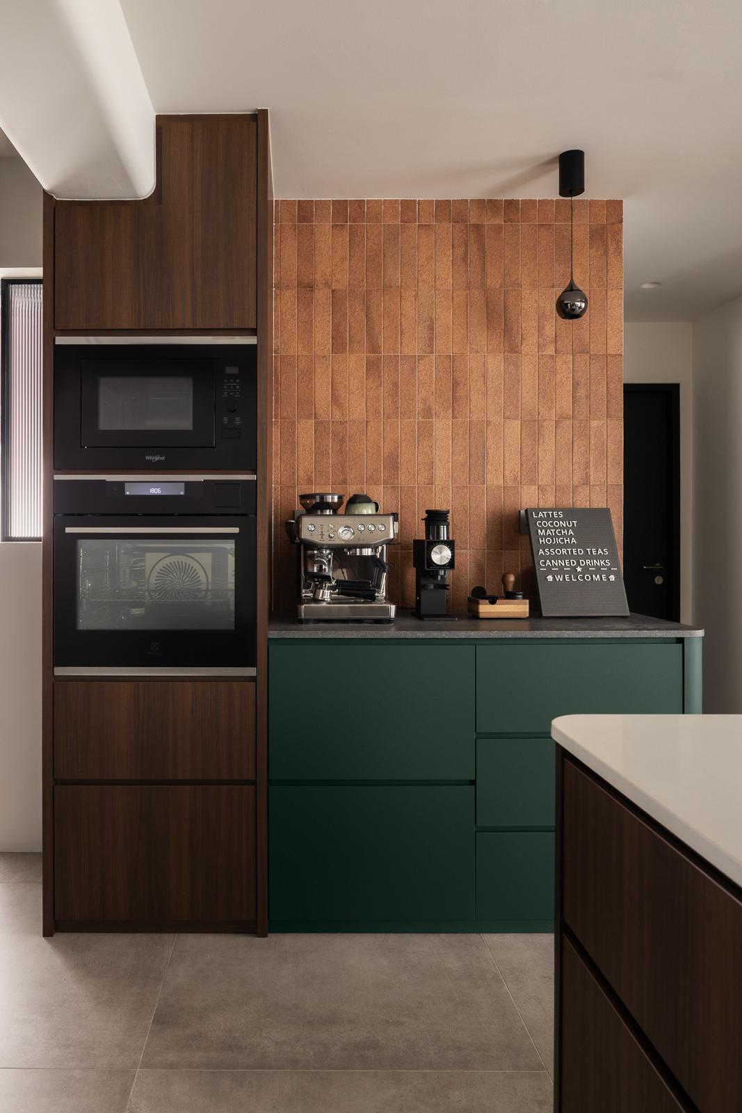 Contemporary Kitchen with Homogeneous Tiles and Cupboard
