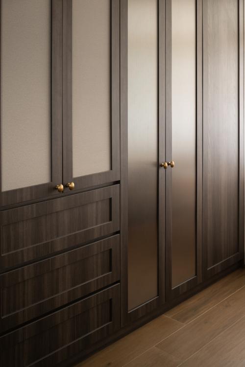 Contemporary Walk-in Wardrobe at Toa Payoh Ridge