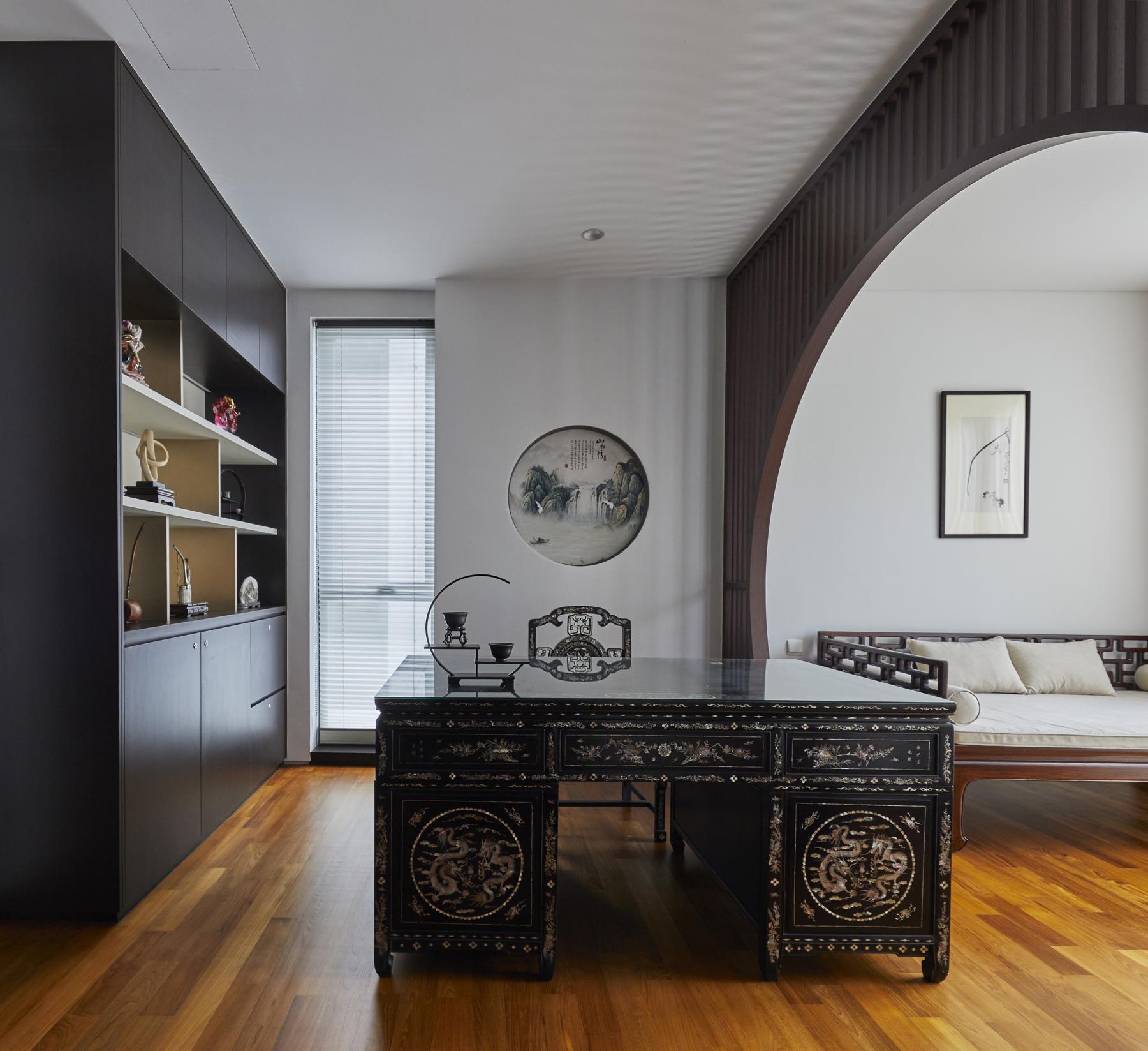 Asian Home Office with Bookshelf and Desk