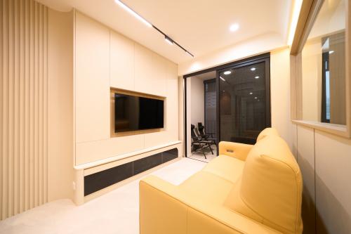 Modern Living Room at 223 Guilemard Rd Mori