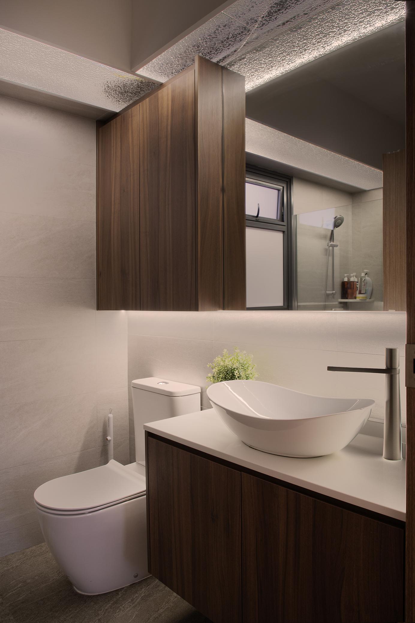 Contemporary Bathroom with Mirror and Bathroom Storage