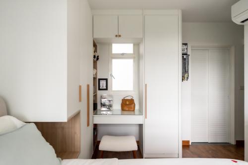 Contemporary Bedroom at Resale 4 Room HDB @ Telok Blangah