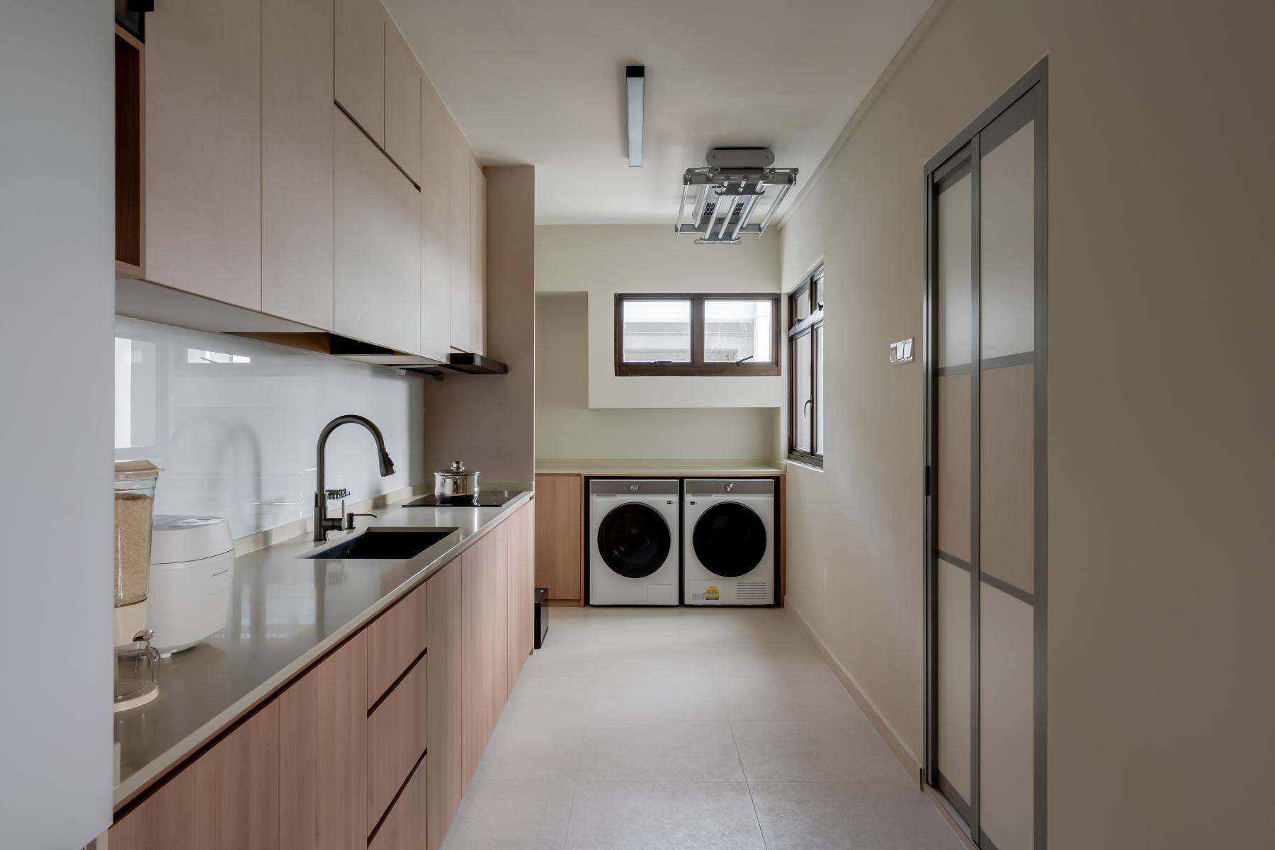 Contemporary Kitchen with Countertop and Homogeneous Tiles