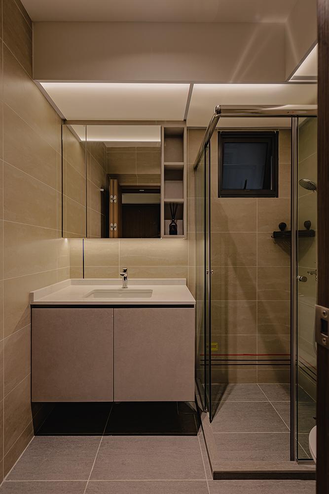 Modern Bathroom with Homogeneous Tiles and Mirror