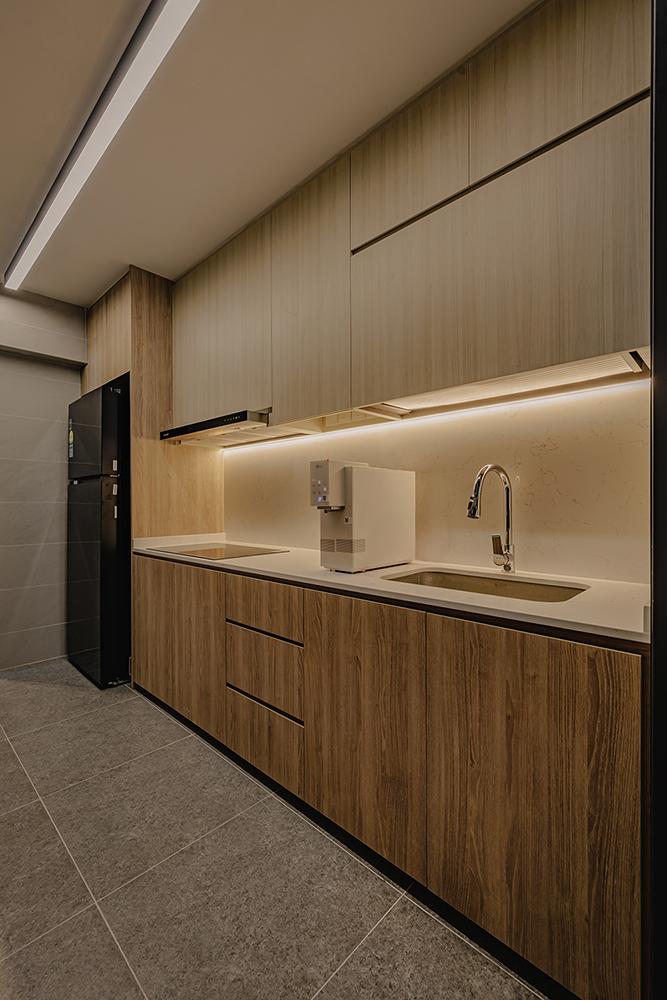 Modern Kitchen with Countertop and Homogeneous Tiles