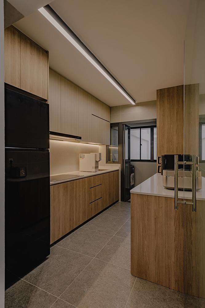 Modern Kitchen with Countertop and Homogeneous Tiles