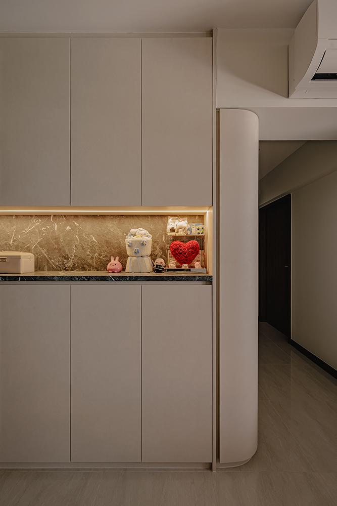 Modern Foyer with Homogeneous Tiles and Storage Cabinets