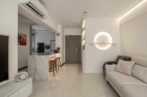 Modern Dining Room at Macpherson Weave 95B Circuit Road