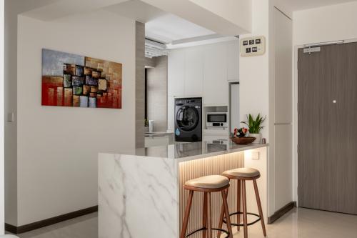 Modern Dining Room at Macpherson Weave 95B Circuit Road