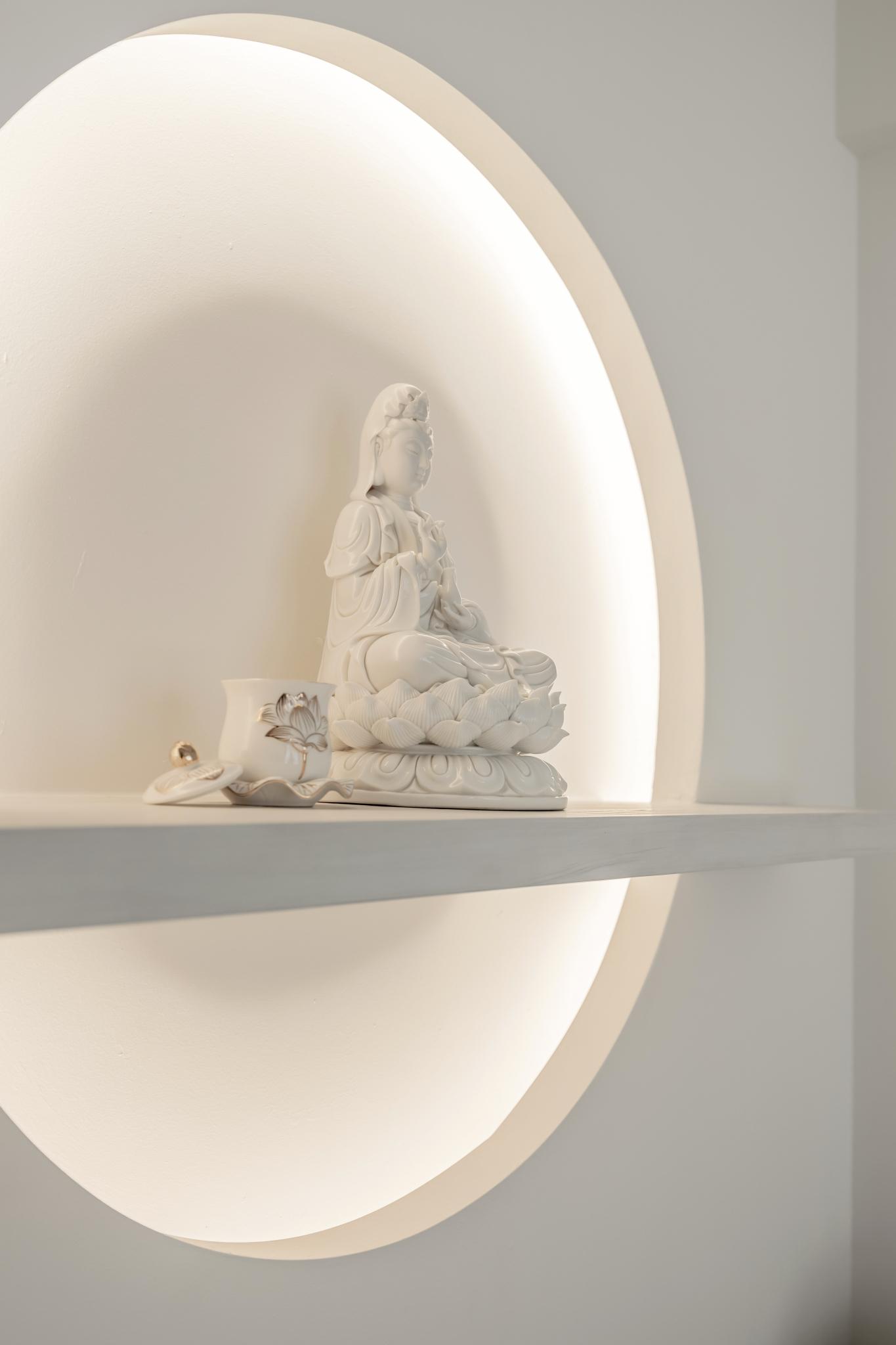 Modern Foyer with Cove Lighting and Altar