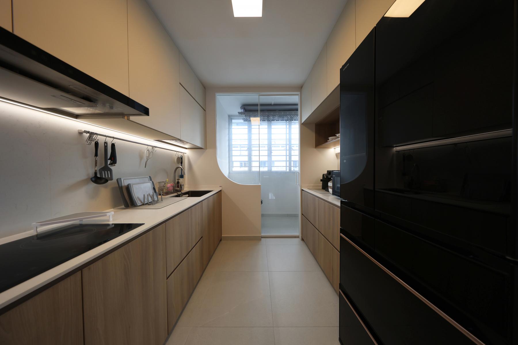 Minimalist Kitchen with Kitchen Window and Kitchen Accessories