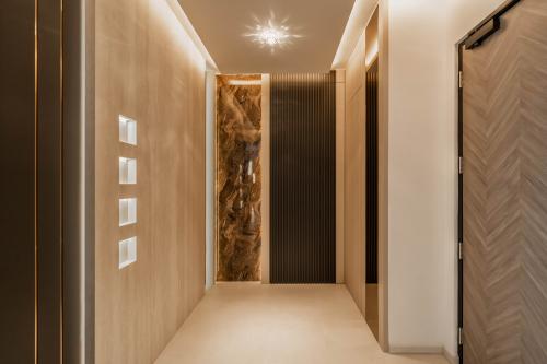 Modern Entryway at 209B Clementi Ave 6