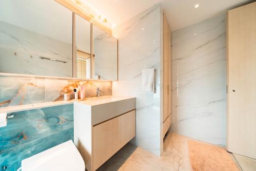 Minimalist Bathroom at 193 Meyer Rd, Aalto Condo