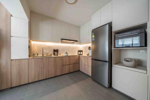 Minimalist Kitchen at 113 Rivervale Walk