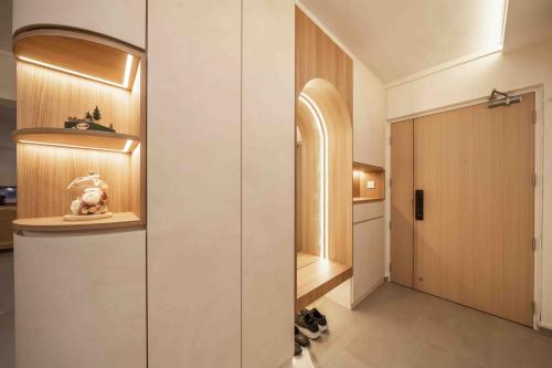 Minimalist Entryway at 113 Rivervale Walk