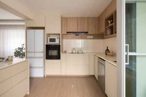 Minimalist Kitchen at 346 Choa Chu Kang Loop