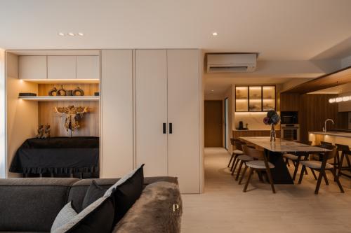 Minimalist Dining Room at 589C Pasir Ris Drive 3