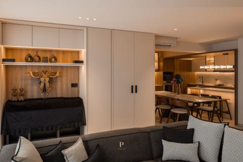 Minimalist Living Room at 589C Pasir Ris Drive 3