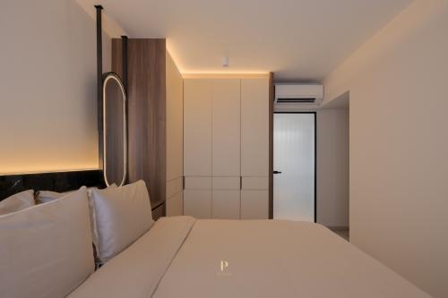 Minimalist Bedroom at 589C Pasir Ris Drive 3
