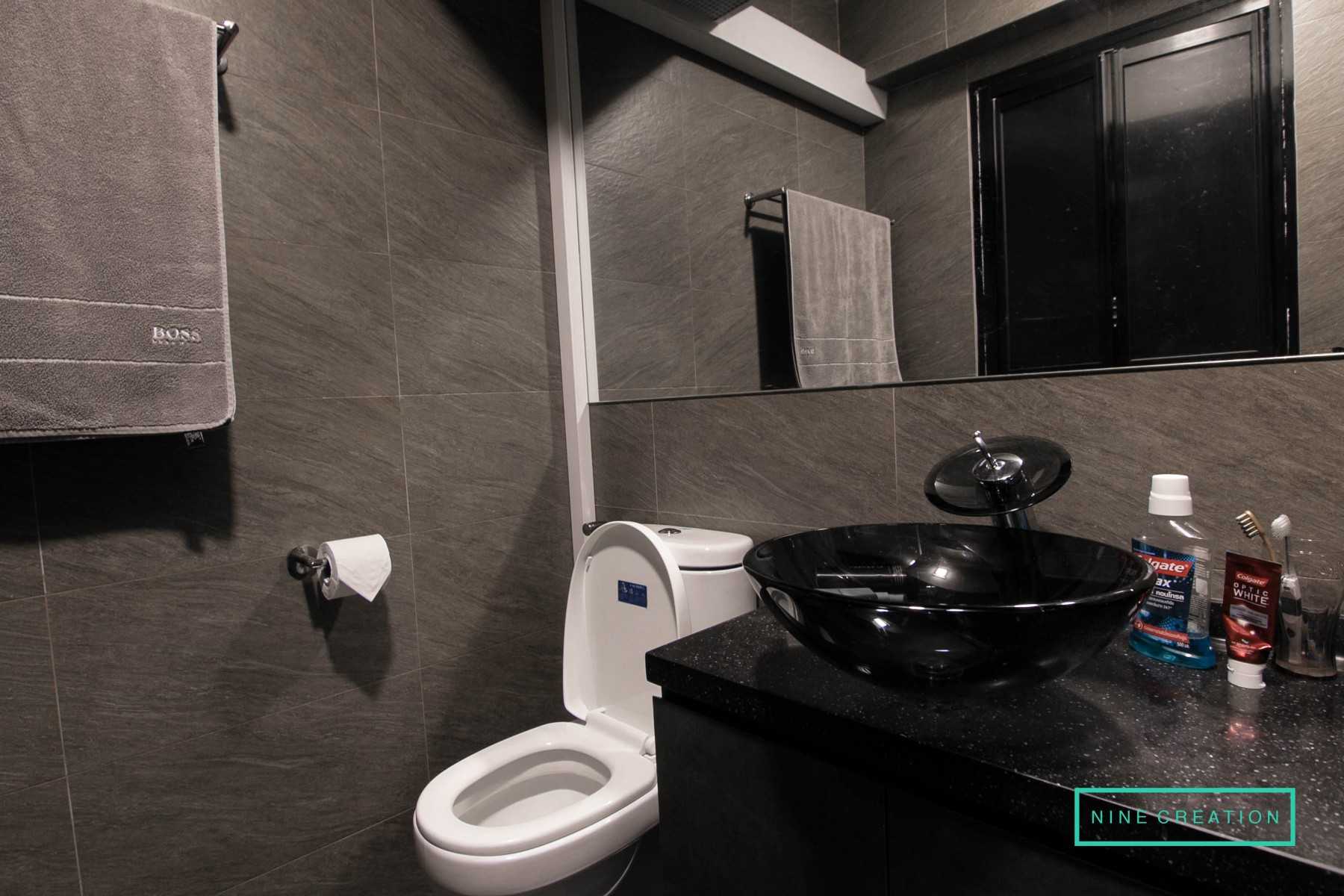 Contemporary Bathroom with Countertop and Shower Screen
