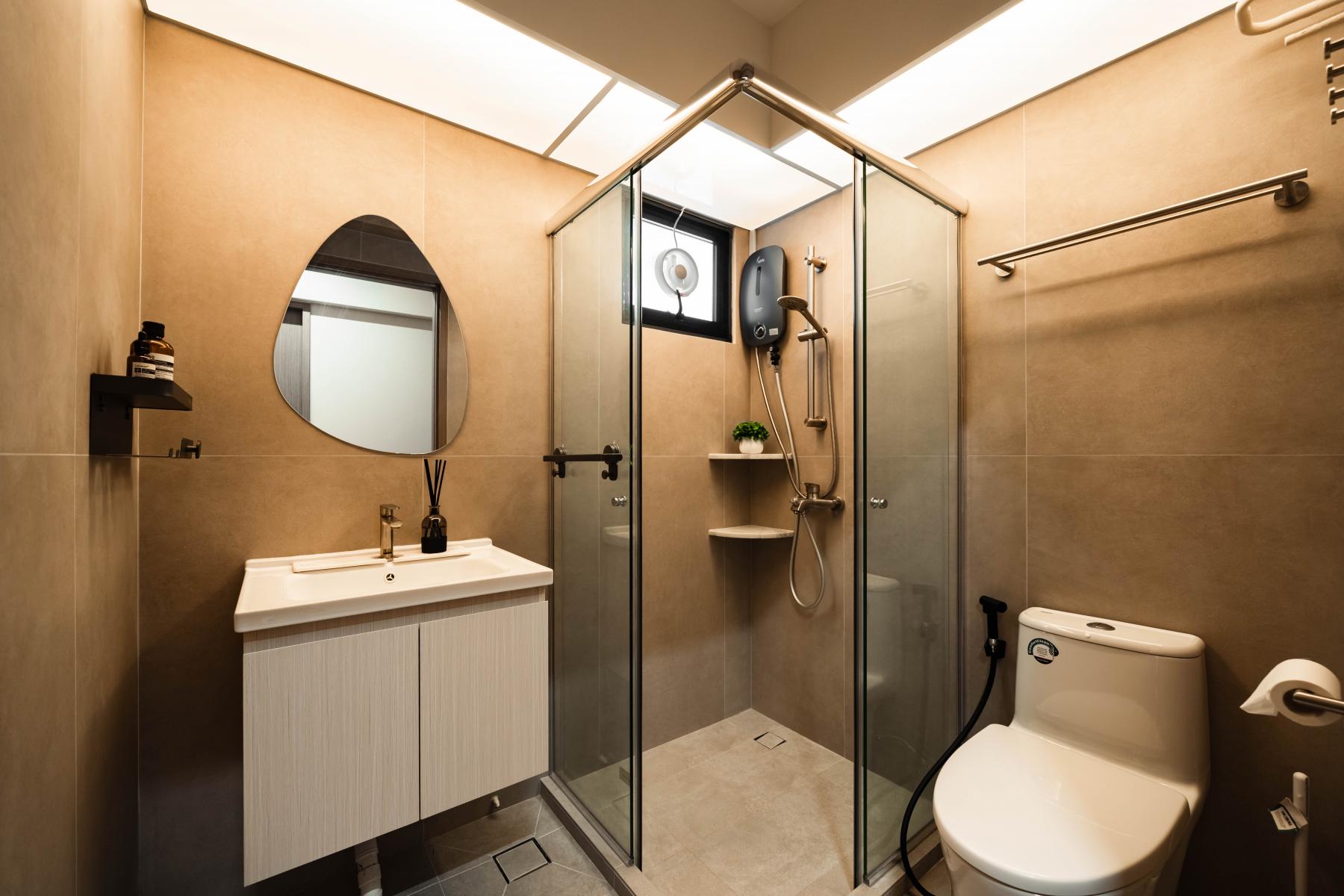 Modern Bathroom with Mirror and Glass Door
