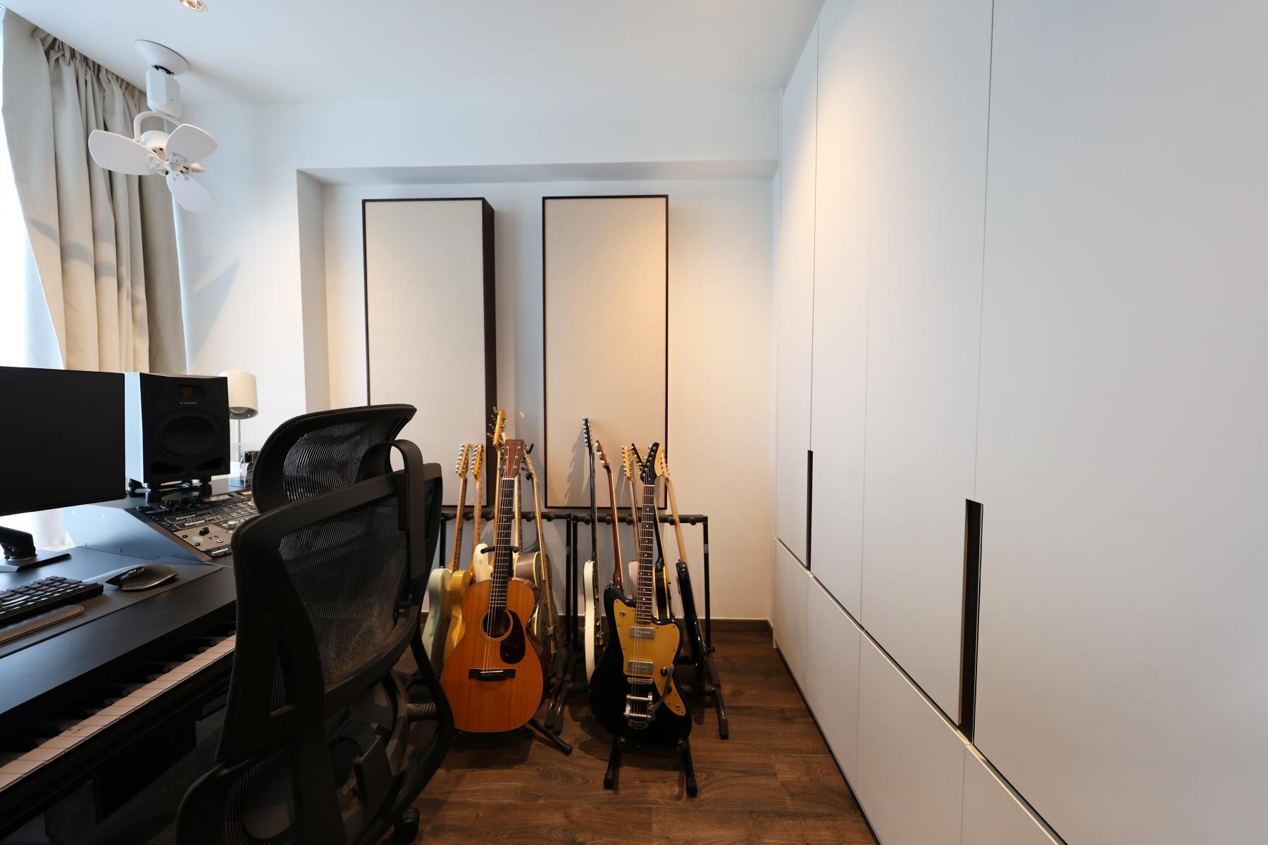 Modern Bedroom with Vinyl Flooring and Wardrobe