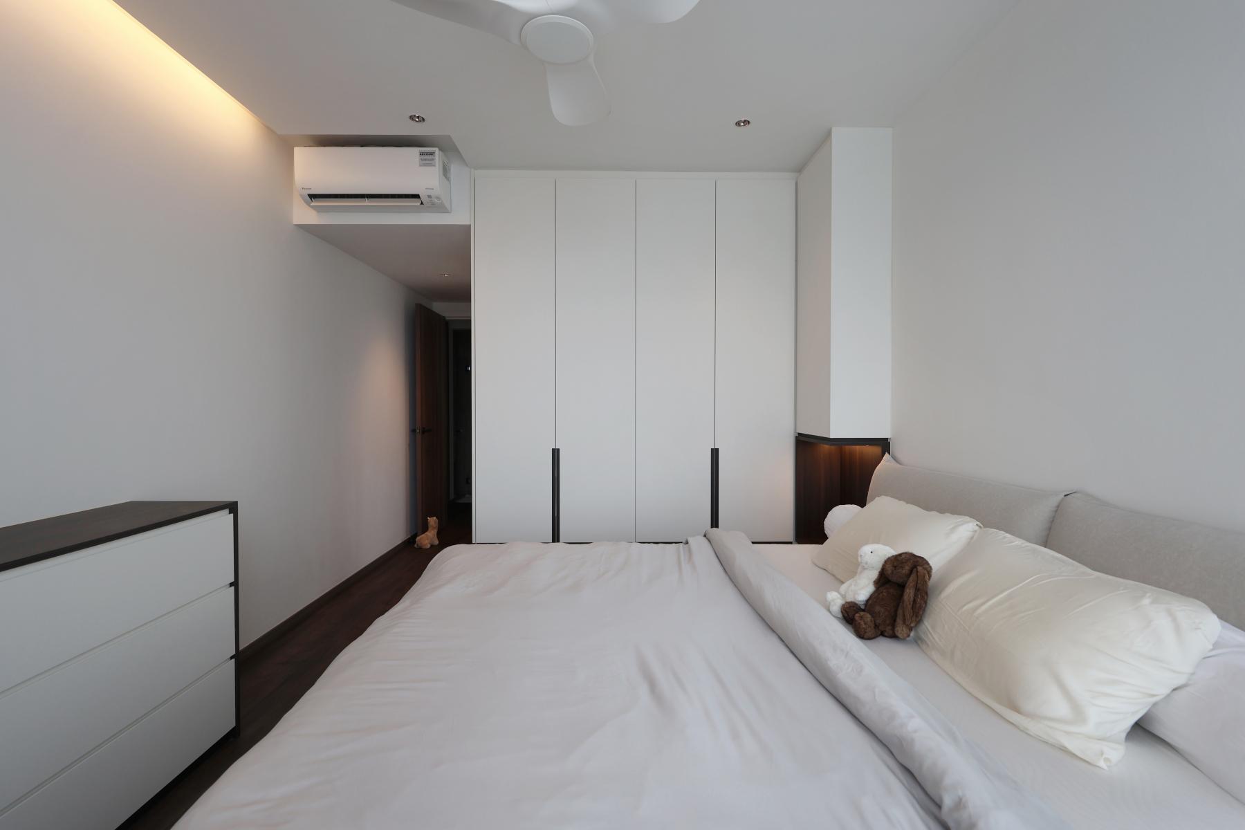 Modern Bedroom with Closet and Bed