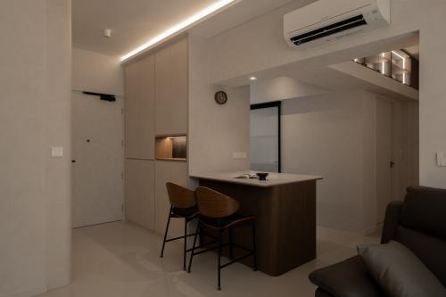 Minimalist Entryway at 462C Yishun