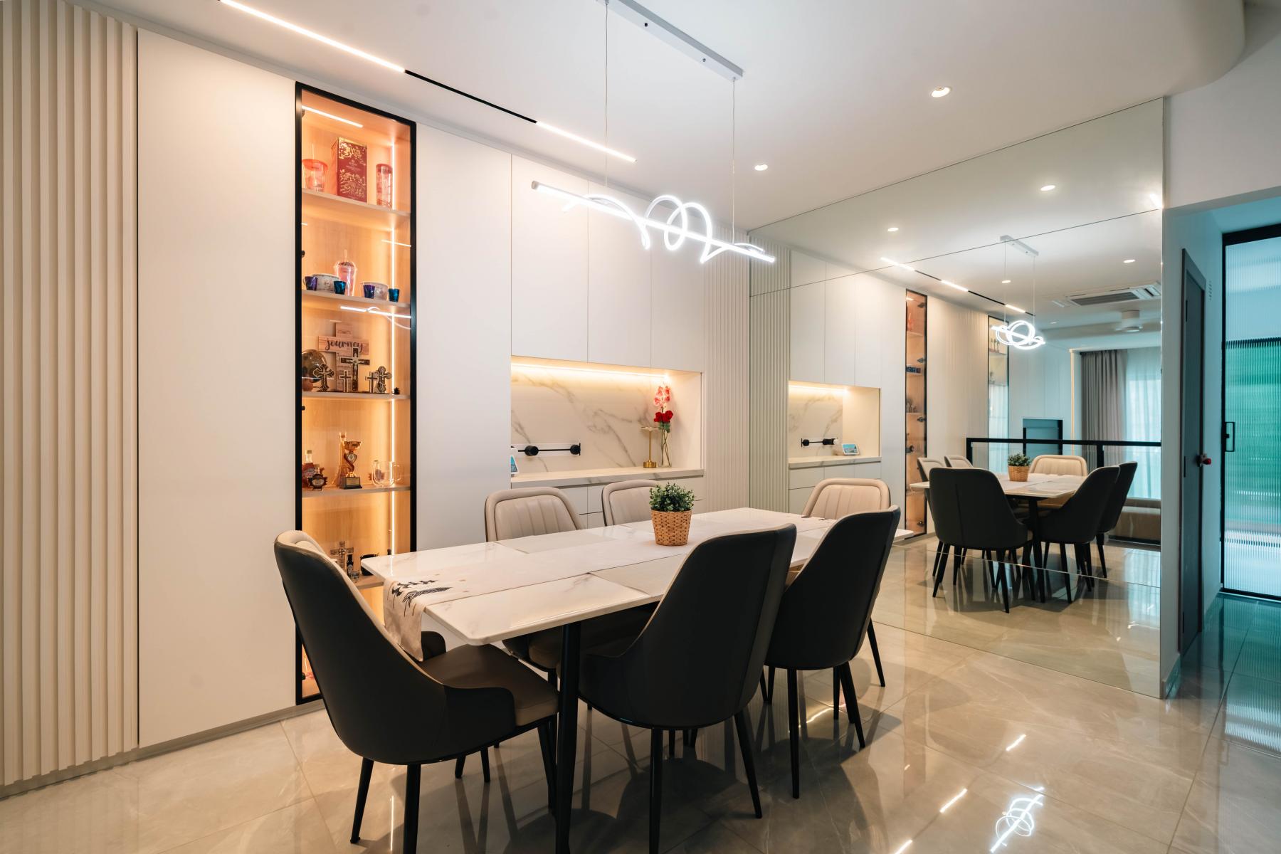 Contemporary Dining Room with Dining Table and Dining Chairs