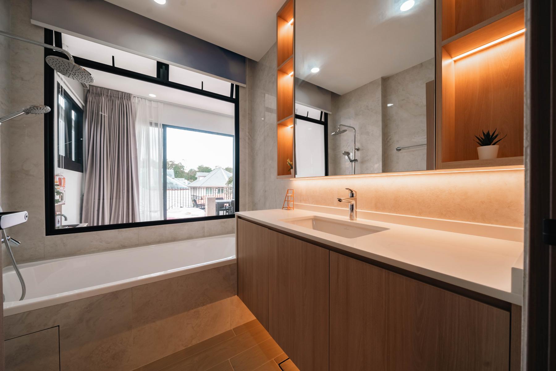 Contemporary Bathroom with Mirror and Rainshower