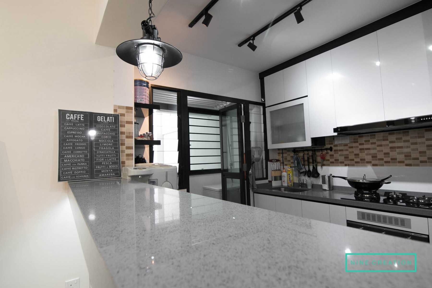 Modern Kitchen with Homogeneous Tiles and Open Kitchen