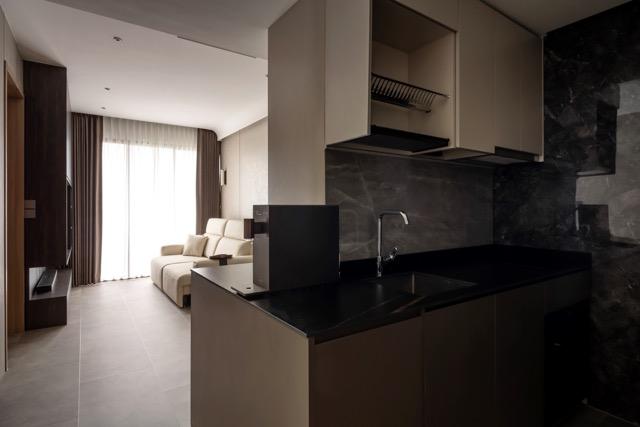 Contemporary Living Room with Kitchen Backsplash and Kitchen Tap