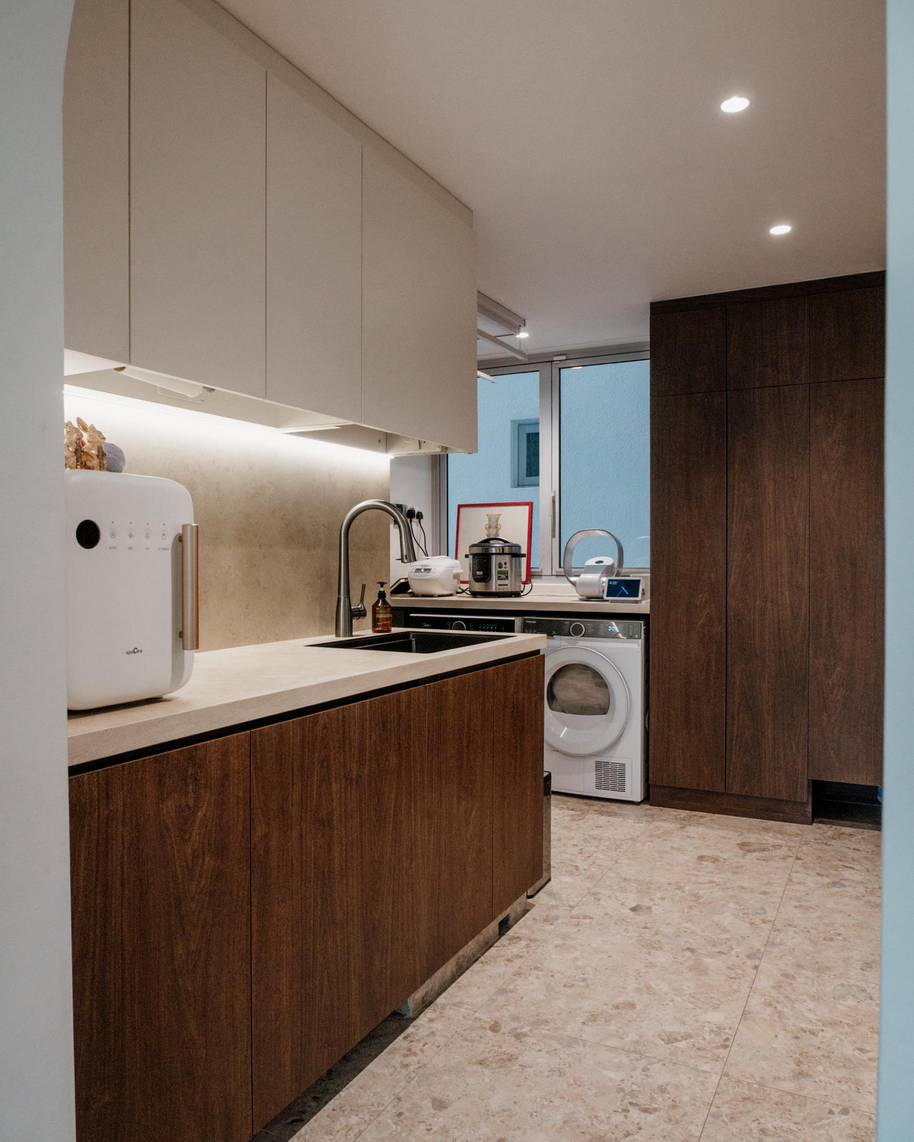 Contemporary Kitchen with Countertop and Homogeneous Tiles