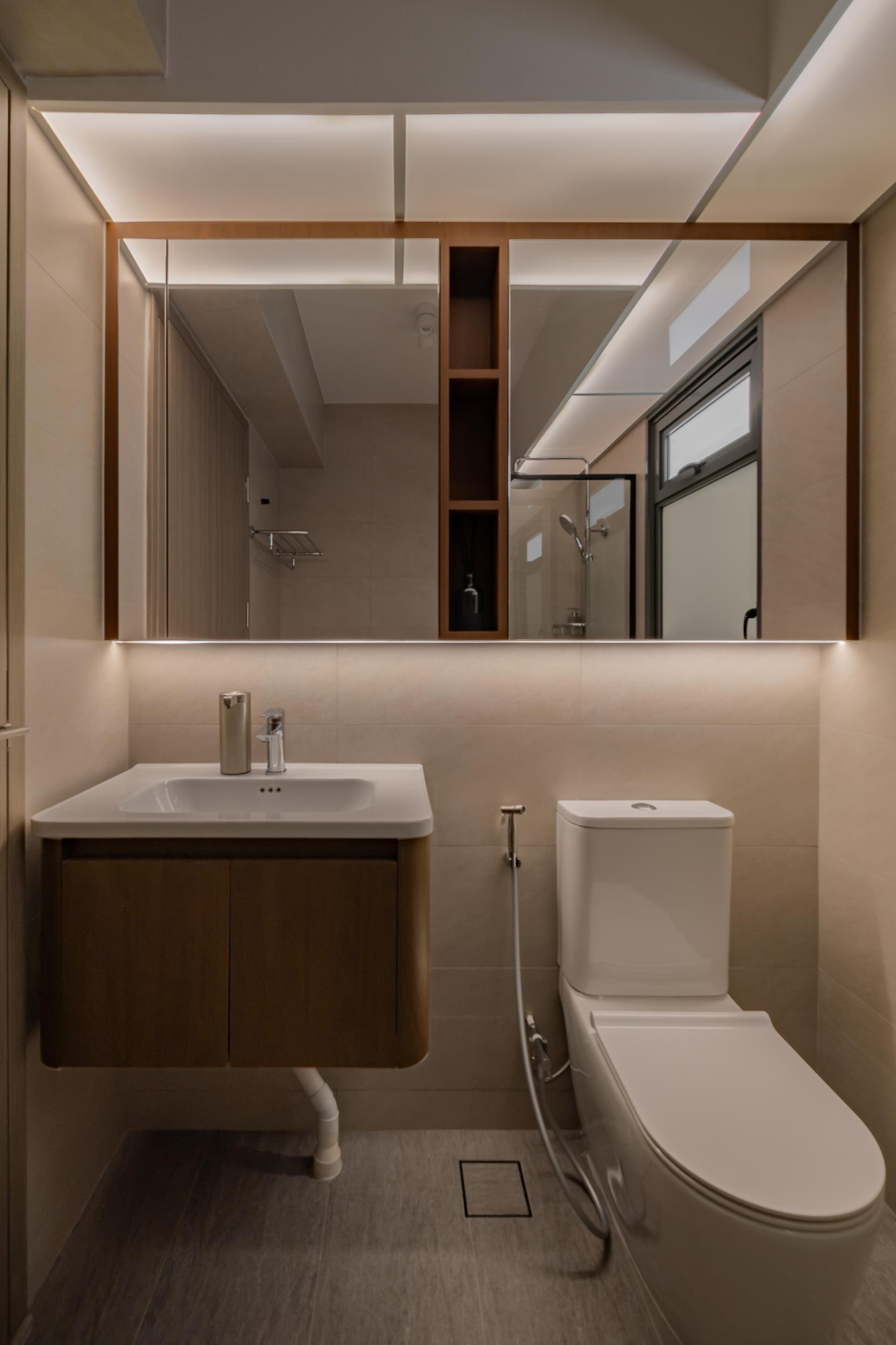 Minimalist Bathroom with Homogeneous Tiles and Mirror