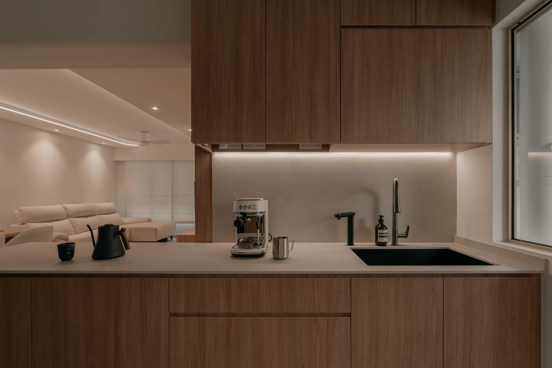 Modern Kitchen with Kitchen Island and Open Kitchen
