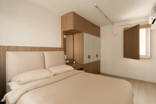 Modern Bedroom at 10C Bendemeer