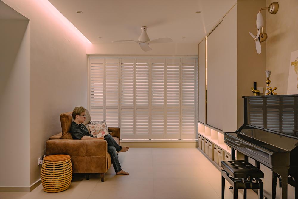 Minimalist Living Room with Homogeneous Tiles and TV Console