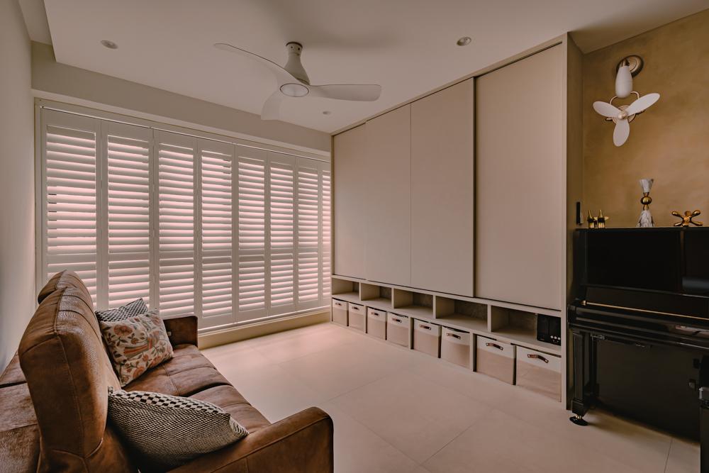 Minimalist Living Room with Bookshelf and Homogeneous Tiles