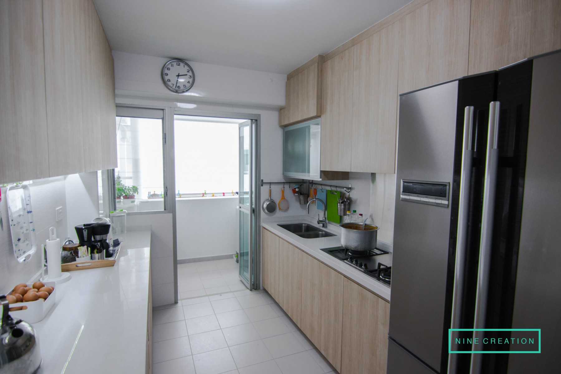 Modern Kitchen with Countertop and Kitchen Backsplash