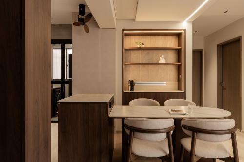 Contemporary Dining Room at Plantation Village