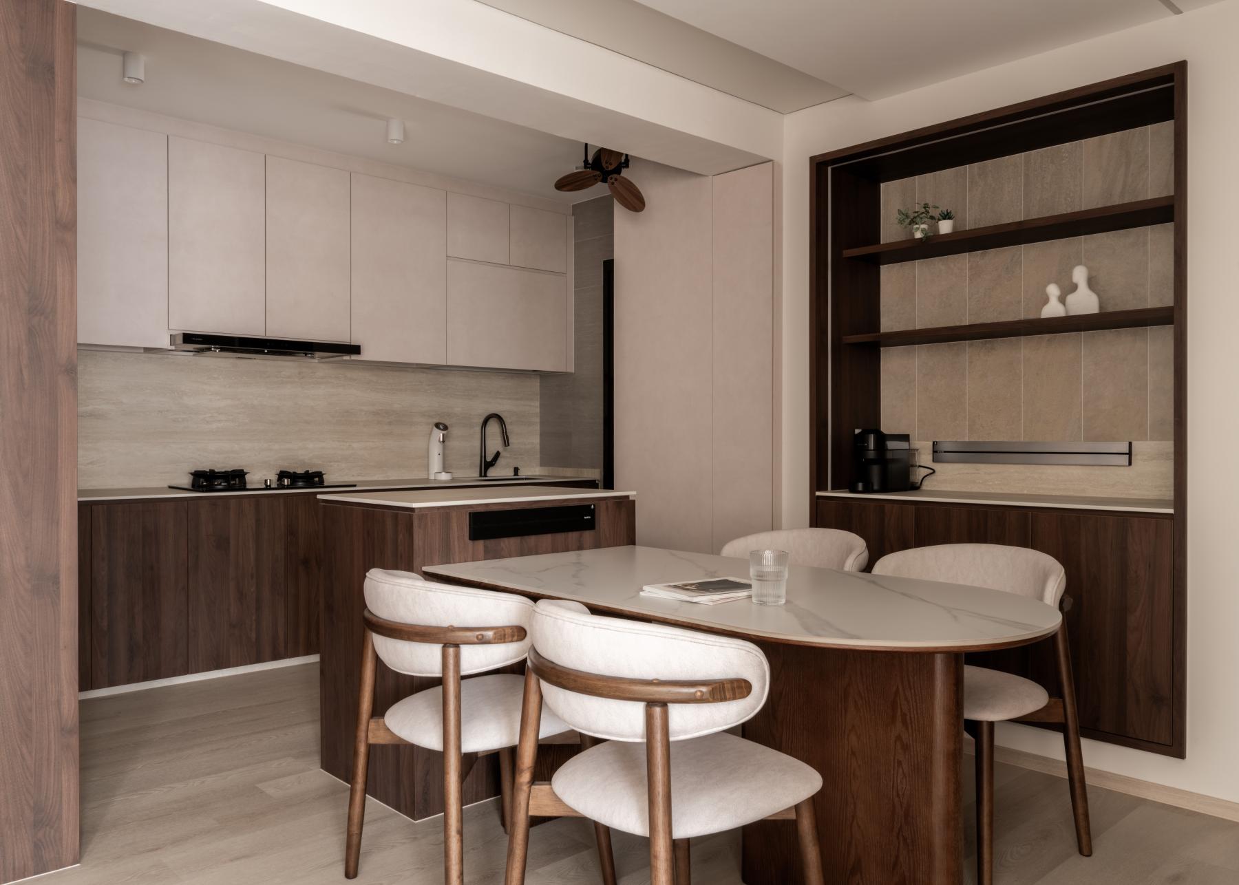 Contemporary Dining Room with Dining Table and Dining Chairs