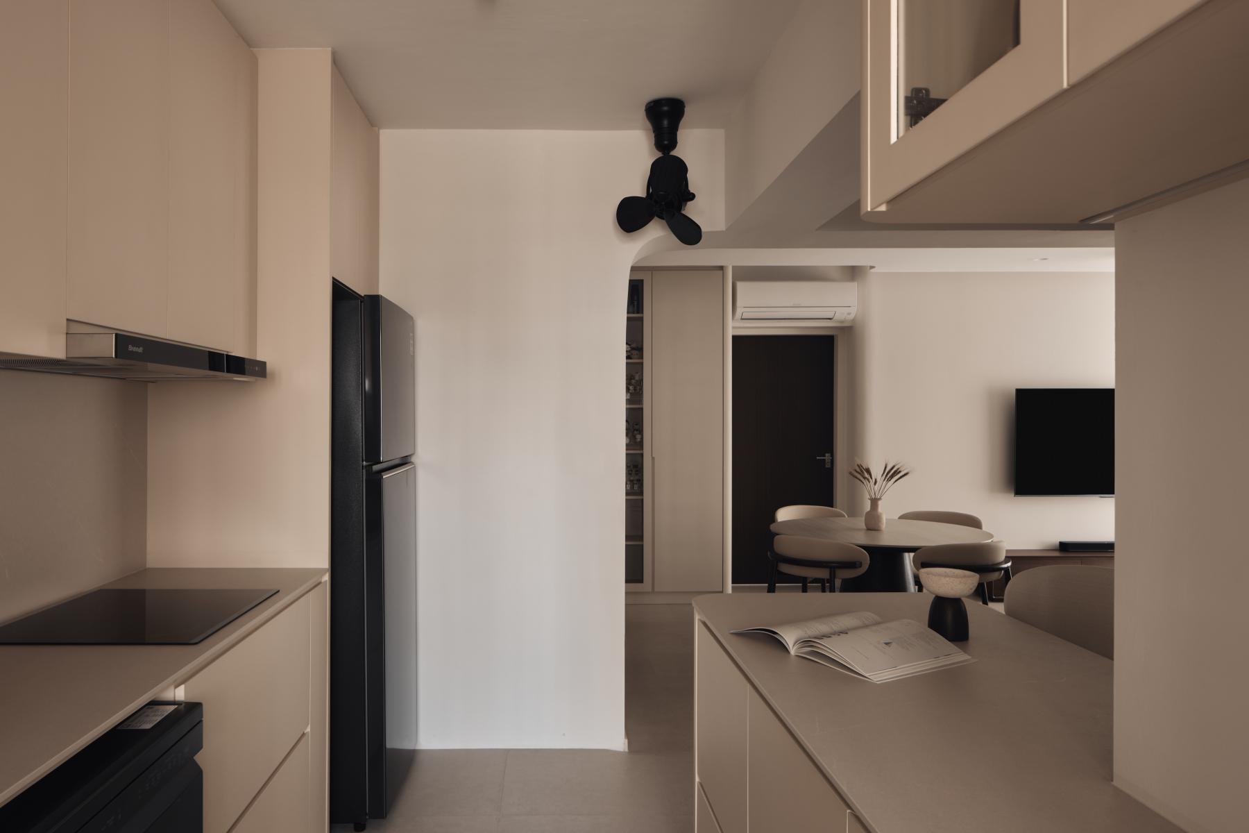 Minimalist Kitchen with Kitchen Island and Open Kitchen