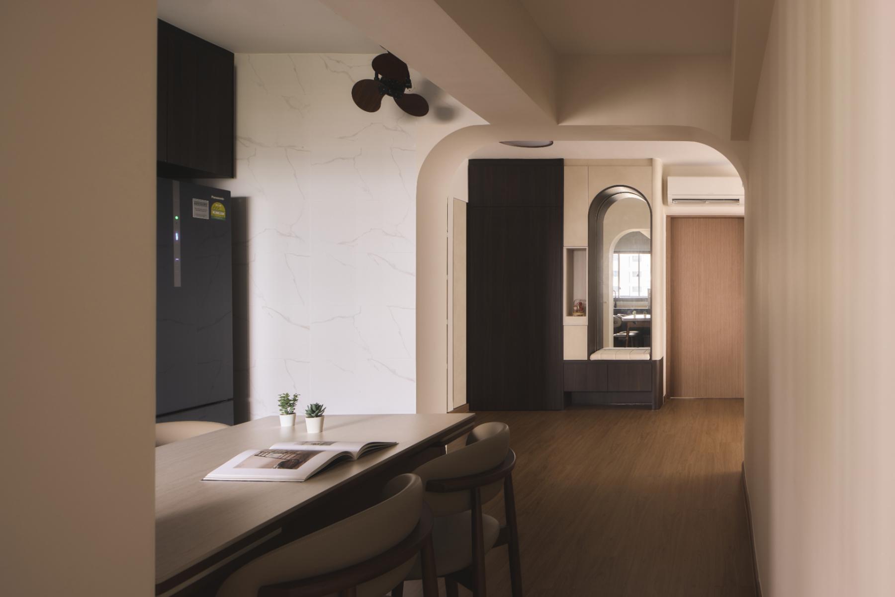 Modern Kitchen with Wood Flooring and Dining Table