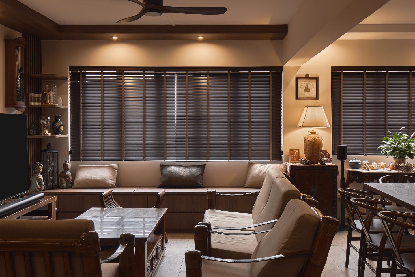 Contemporary Living Room with Settee and Sofa