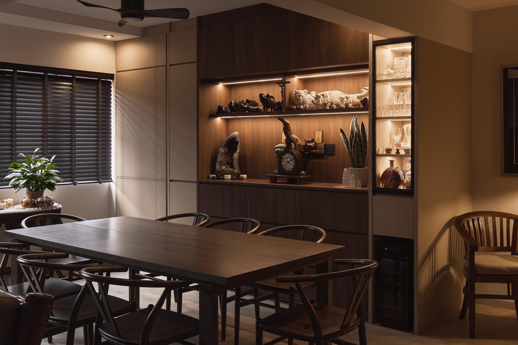Contemporary Dining Room with Dining Table and Dining Chairs