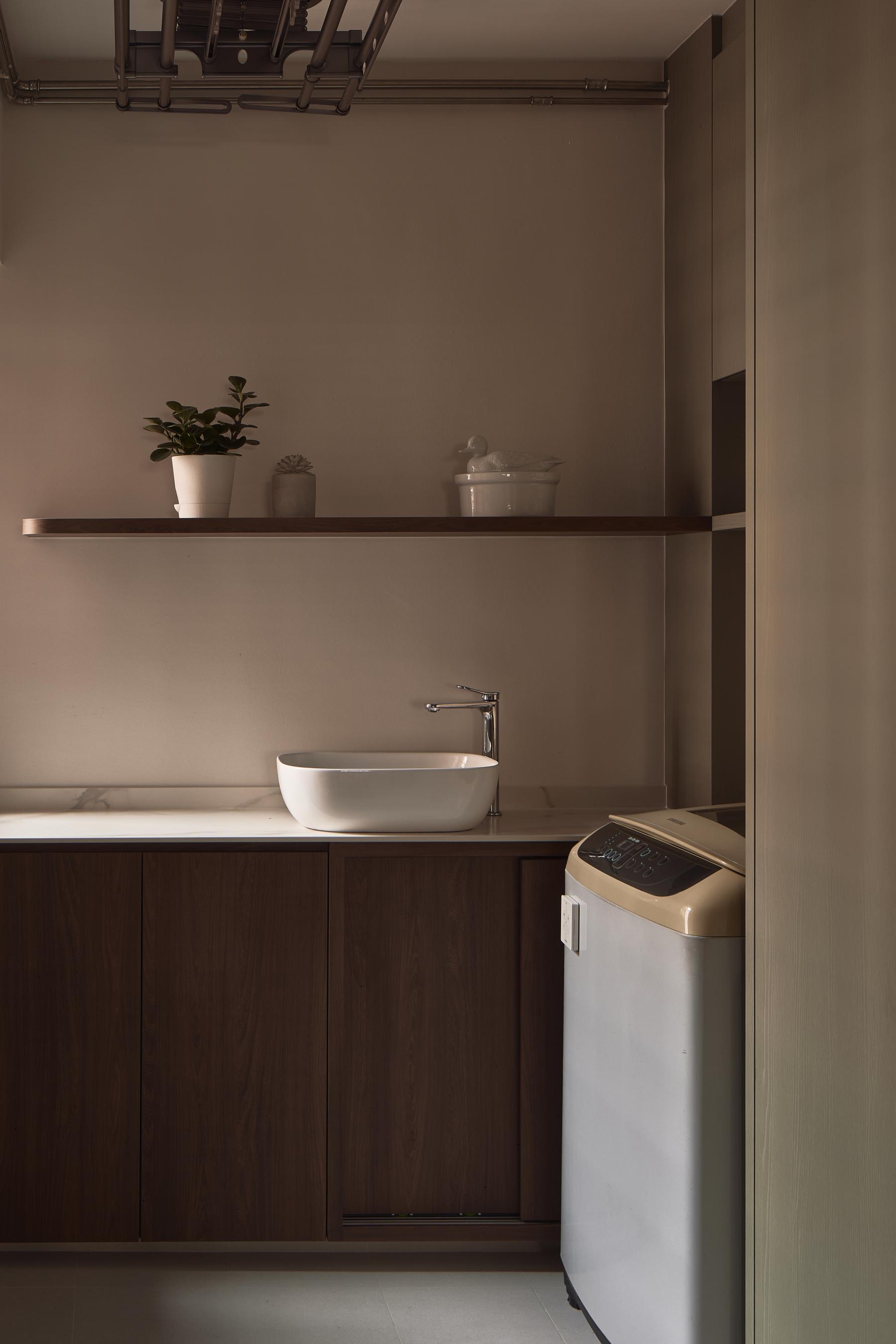 Contemporary Service Yard with Washing Machine and Laundry Area