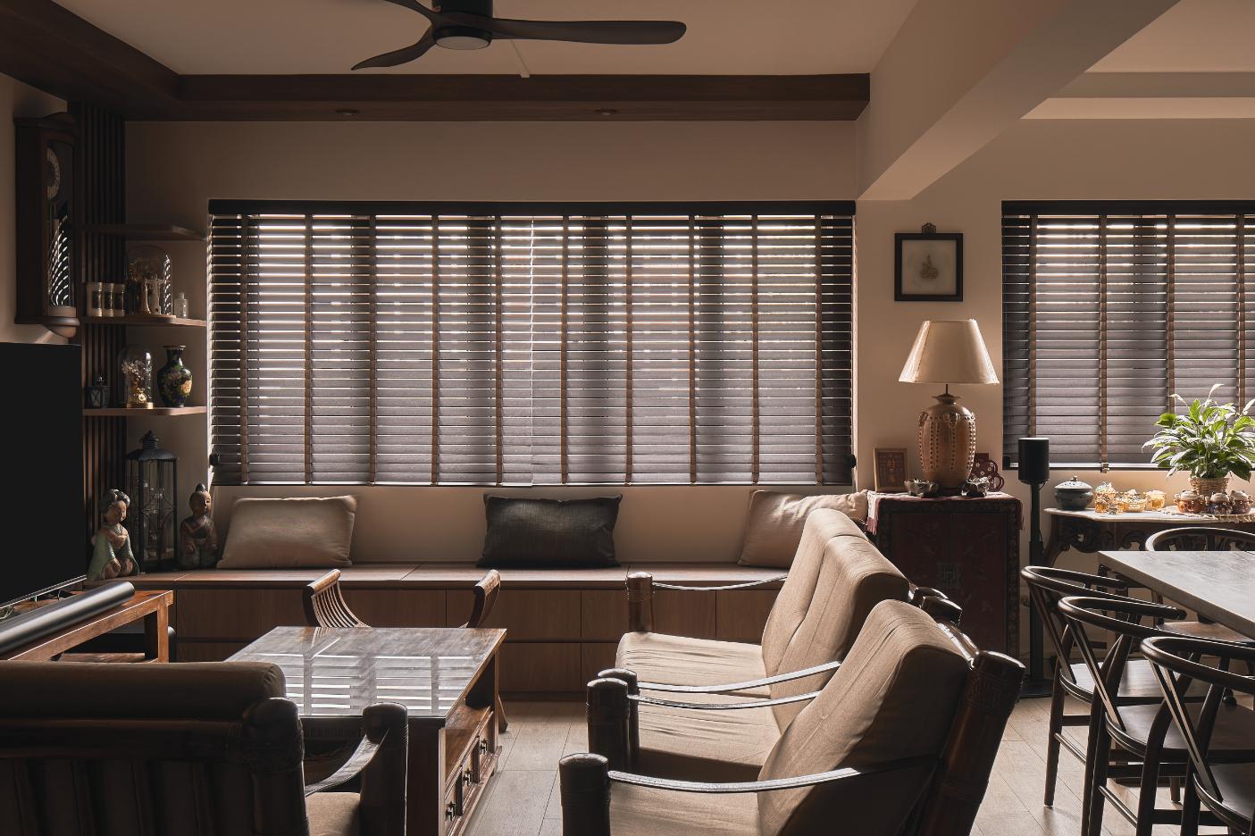 Contemporary Living Room with Settee and Sofa